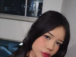 Saara-Hernandez live cam model at BongaCams