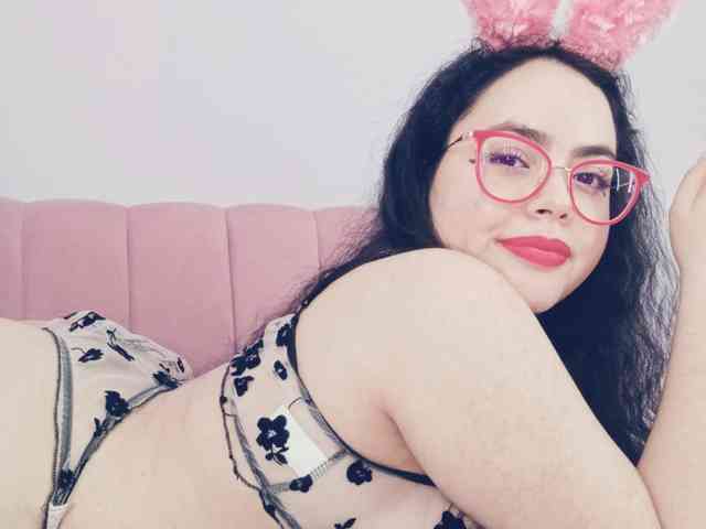 curvy-cumeater