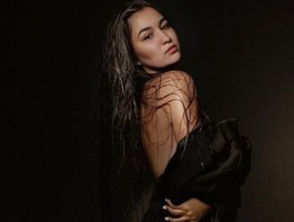 Watch VikkiHamilton live on cam on BongaCams