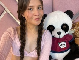 Watch Emilyybennet live on cam on BongaCams