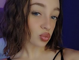 KatieMyer live cam model at BongaCams