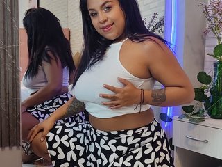 CurvyyQueenXO