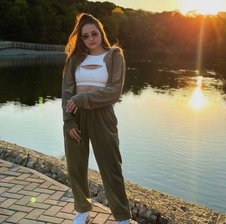 AdelinaTaylorsan