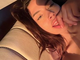 Iloniyaa webcam model