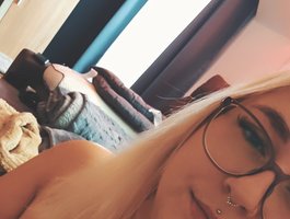 Watch Curvymelli97 live on cam on BongaCams