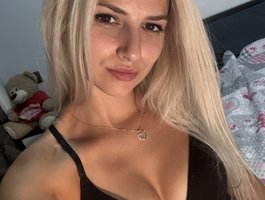 MayaStormi live cam model at BongaCams