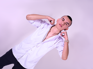 💦 Hard hands or soft lips... I crave both.