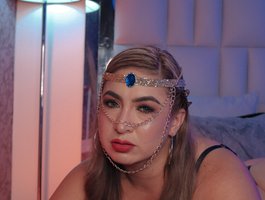 Watch laurabassi live on cam on BongaCams