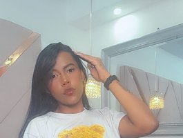 Watch hillaryroah live on cam on BongaCams