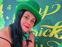 vivian-milf-paint live cam model at BongaCams