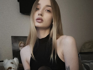 Я фоткаюсь со своим портретом и Зефиром