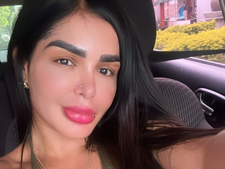 Delicate, dangerous, and all yours 💎💣