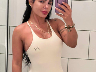 Velvet skin, wicked mind 🧠💄