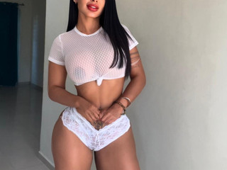 One look, and you’re mine 👁️💘