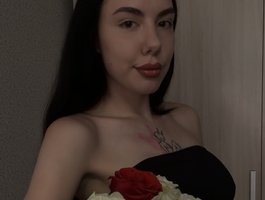 Nika-kiss1