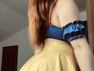 Snow White is waiting for her dwarves, hehe😏😏