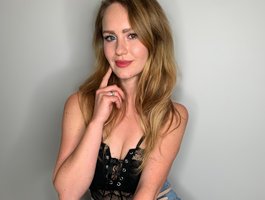 LyraAngelic live cam model at BongaCams