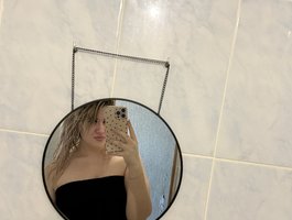 Aloyna live cam model at BongaCams