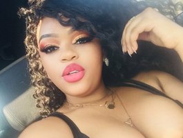 Watch thiquekitten live on cam on BongaCams