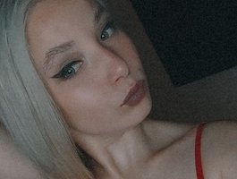 Watch viktoriasinelnikova live on cam on BongaCams