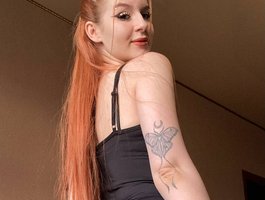 Watch EugeniaMelford live on cam on BongaCams