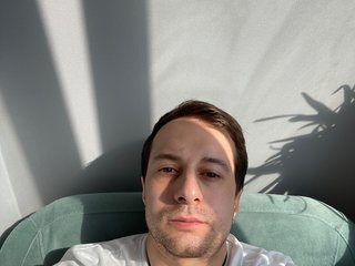 I Am A Brunette And People Call Me Misterrhenryy