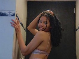 Aisha-Noir webcam model