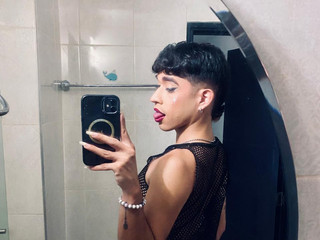 girl in black😈🖤