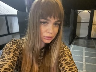 A Cam Gorgeous Girl Is What I Am, My Model Name Is Kiracarter, I Am A Brunette