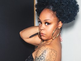 Watch SacredHoney live on cam on BongaCams