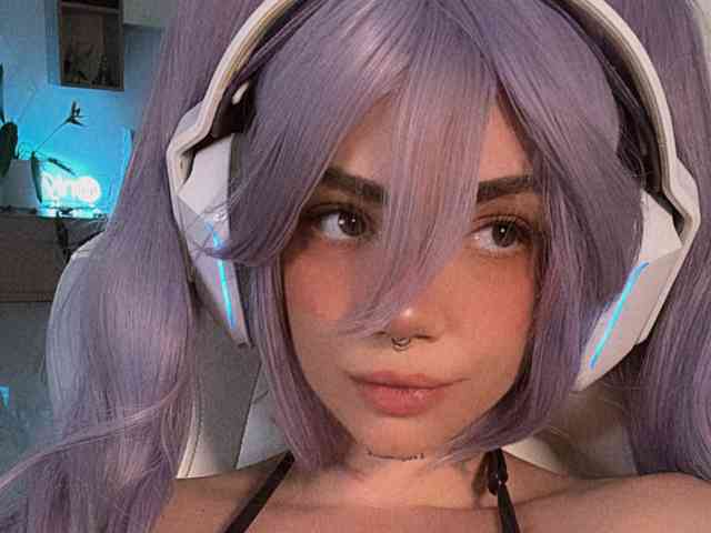 Ninapoledance