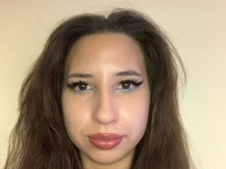 I'm A Camming Hot Chick And I Am A Brunette