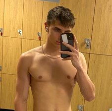 HornyYoungboy22cm