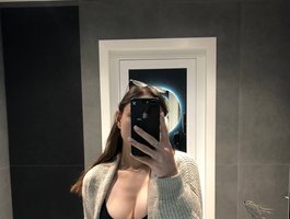 Watch AllisiaAsi live on cam on BongaCams
