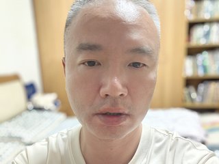 My Name Is Siambob, I Am A Brunette, I Live In Hk