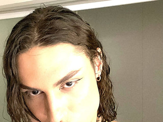 My hot body wants touches