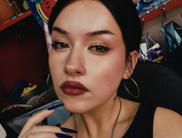 Watch AliceInWonderlandssss live on cam on BongaCams