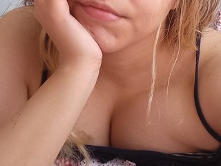 A Live Chat Attractive Honey Is What I Am And I Am A Brunette! I'm 22 Yrs Old