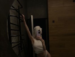 Watch kristiinnka live on cam on BongaCams