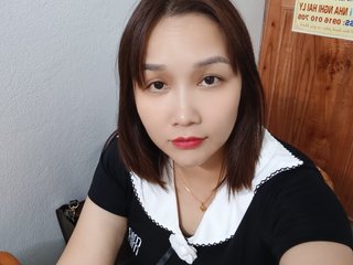 I Am A Brunette, I'm 29, I'm A Camwhoring Lovable Woman
