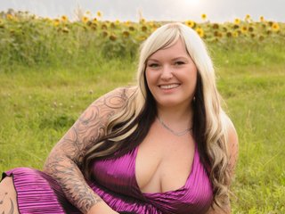 Curvyangelina
