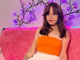kiramoons from bongacams