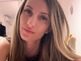 Watch Roxanequinn live on cam on BongaCams