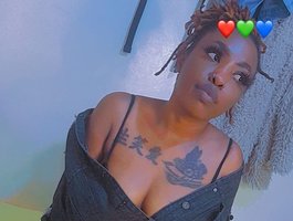 PetitehotchicksLive Webcam