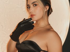AnnieMonroe1 live cam model at BongaCams