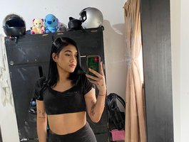 Watch blueskhyy live on cam on BongaCams