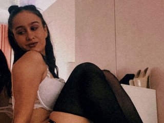 don't be shy ..i love it when u watch 🔥