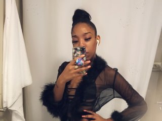 A Live Cam Alluring Babe Is What I Am And I Am A Brunette And I'm 25