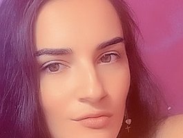 Maya101 live cam model at BongaCams
