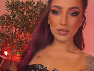 Do you like your temptations gentle or rough? 🔥